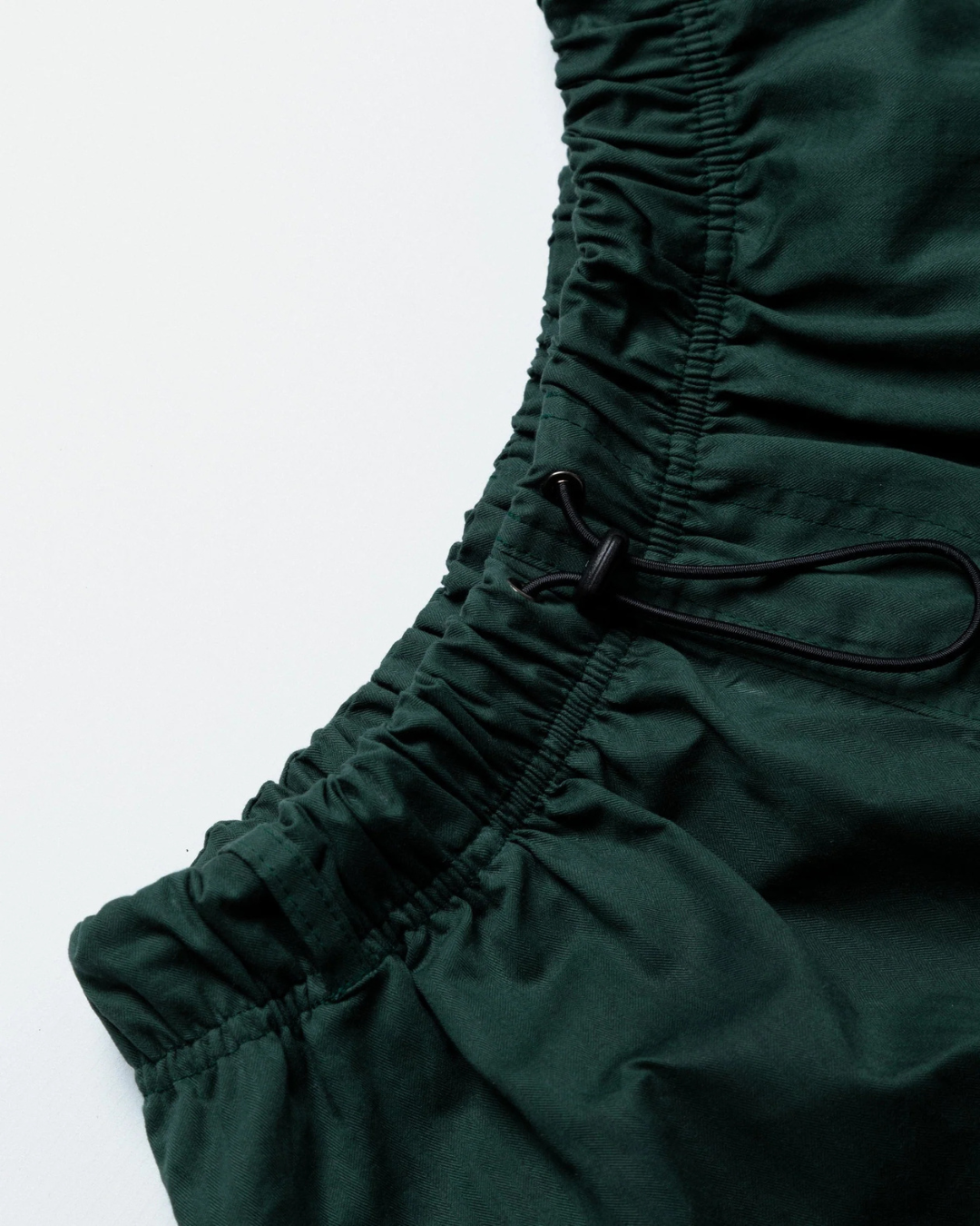Pantalón Unisex de Corte Relajado Estilo Urbano y Funcionalidad Sostenible